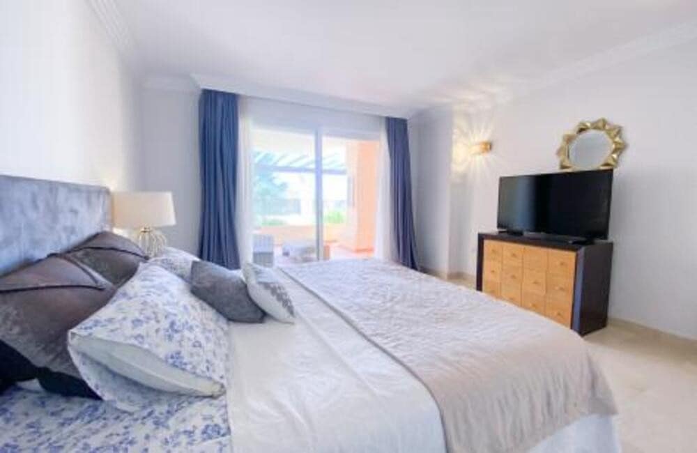 Apartamento de 2 habitaciones en Marbella en venta con piscina garaje - 590.000 € (Ref: 7797466)