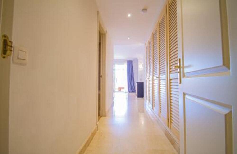 Apartamento de 2 habitaciones en Marbella en venta con piscina garaje - 590.000 € (Ref: 7797466)
