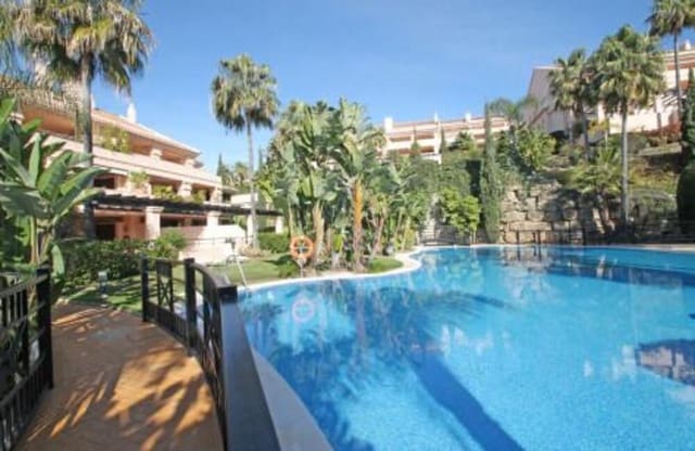 2 soveværelse Lejlighed til salg i Los Naranjos, Marbella med swimmingpool garage - € 590.000 (Ref: 7797466)