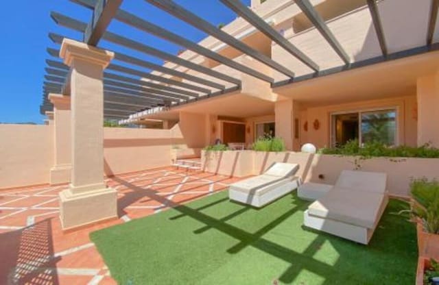 2 soveværelse Lejlighed til salg i Los Naranjos, Marbella med swimmingpool garage - € 590.000 (Ref: 7797466)