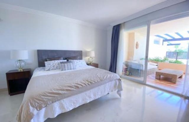 2 soveværelse Lejlighed til salg i Los Naranjos, Marbella med swimmingpool garage - € 590.000 (Ref: 7797466)