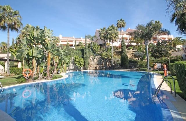 2 soveværelse Lejlighed til salg i Los Naranjos, Marbella med swimmingpool garage - € 590.000 (Ref: 7797466)