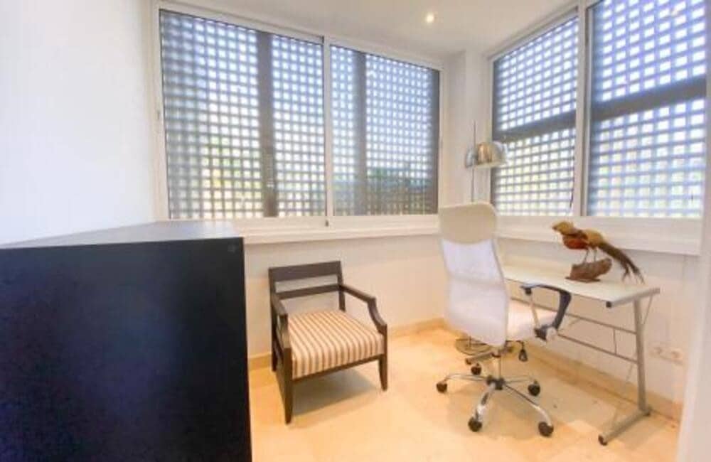 Apartamento de 2 habitaciones en Marbella en venta con piscina garaje - 590.000 € (Ref: 7797466)