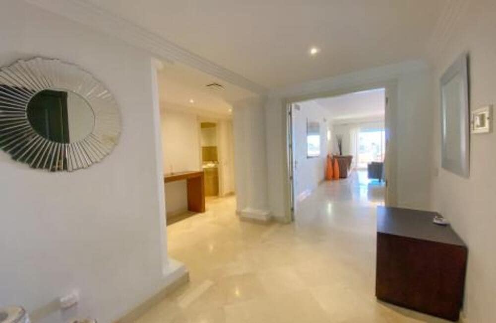 Apartamento de 2 habitaciones en Marbella en venta con piscina garaje - 590.000 € (Ref: 7797466)
