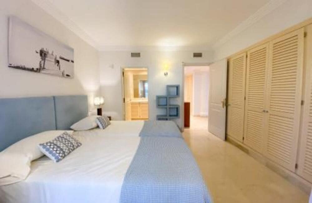 Apartamento de 2 habitaciones en Marbella en venta con piscina garaje - 590.000 € (Ref: 7797466)