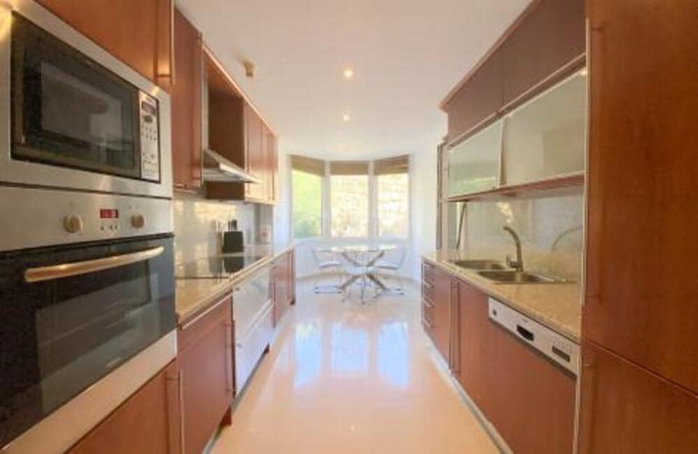 Apartamento de 2 habitaciones en Marbella en venta con piscina garaje - 590.000 € (Ref: 7797466)