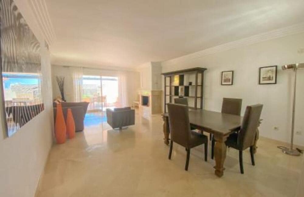 Apartamento de 2 habitaciones en Marbella en venta con piscina garaje - 590.000 € (Ref: 7797466)