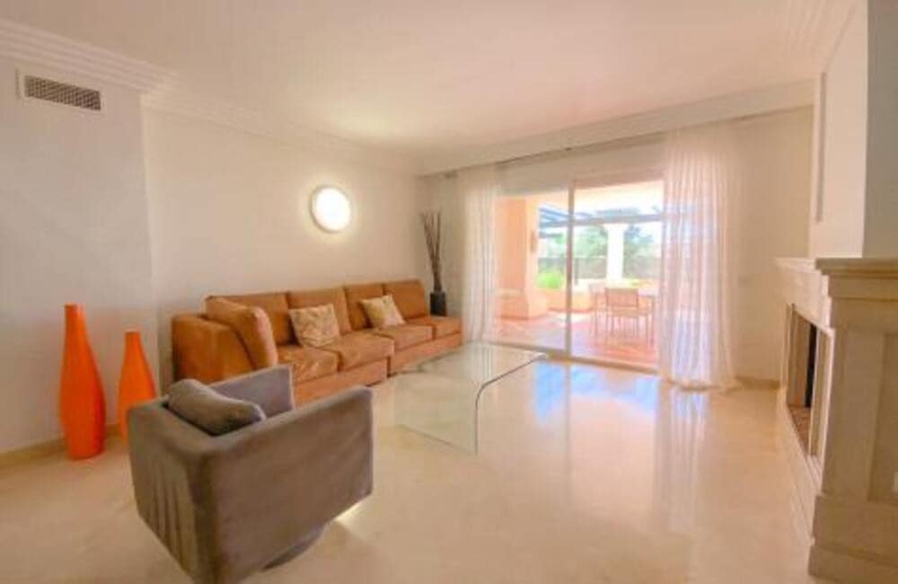 Apartamento de 2 habitaciones en Marbella en venta con piscina garaje - 590.000 € (Ref: 7797466)
