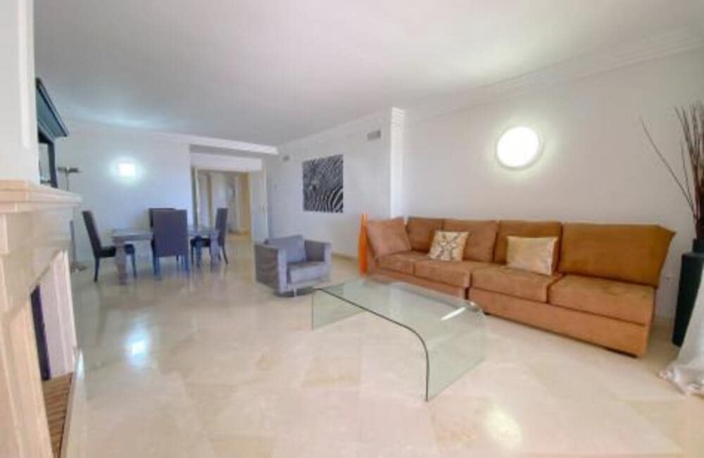 Apartamento de 2 habitaciones en Marbella en venta con piscina garaje - 590.000 € (Ref: 7797466)