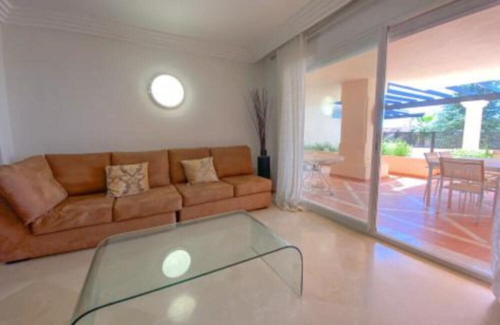 Apartamento de 2 habitaciones en Marbella en venta con piscina garaje - 590.000 € (Ref: 7797466)