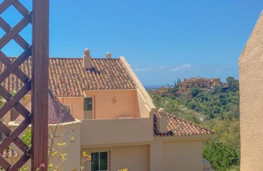 Apartamento de 2 habitaciones en Marbella en venta con piscina garaje - 590.000 € (Ref: 7797466)