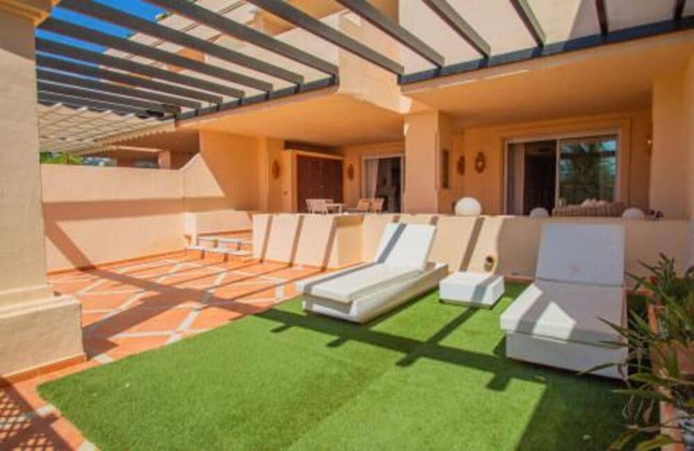 Apartamento de 2 habitaciones en Marbella en venta con piscina garaje - 590.000 € (Ref: 7797466)