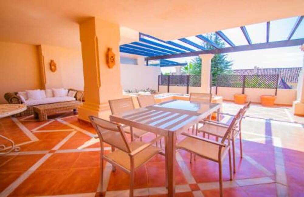 Apartamento de 2 habitaciones en Marbella en venta con piscina garaje - 590.000 € (Ref: 7797466)