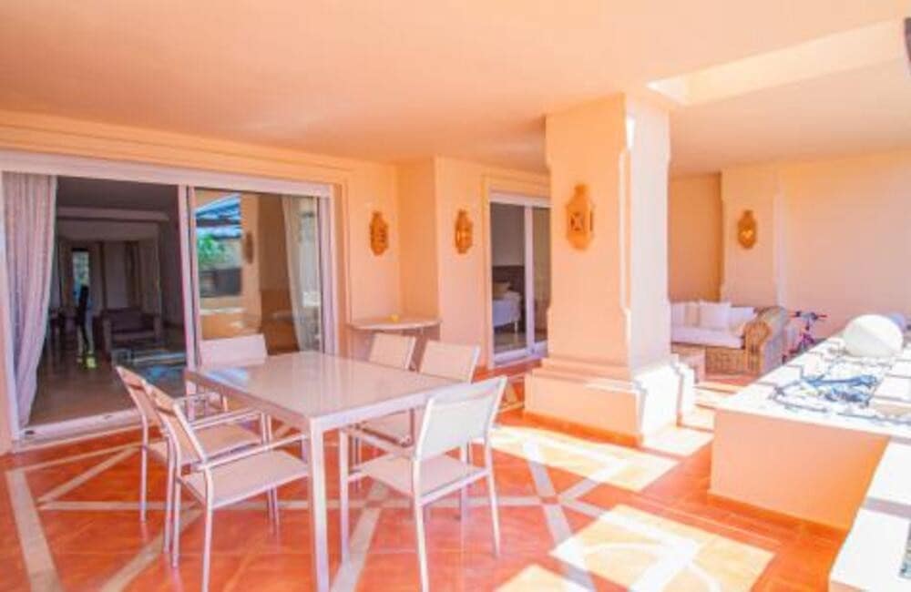Apartamento de 2 habitaciones en Marbella en venta con piscina garaje - 590.000 € (Ref: 7797466)