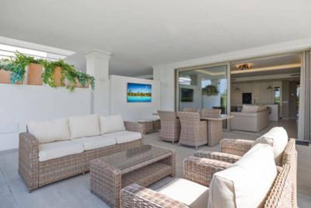 4 sovrum Lägenhet till salu i Nueva Andalucia med pool garage - 1 575 000 € (Ref: 7799588)