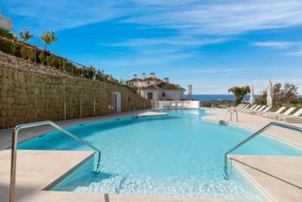 4 sovrum Lägenhet till salu i Nueva Andalucia med pool garage - 1 575 000 € (Ref: 7799588)