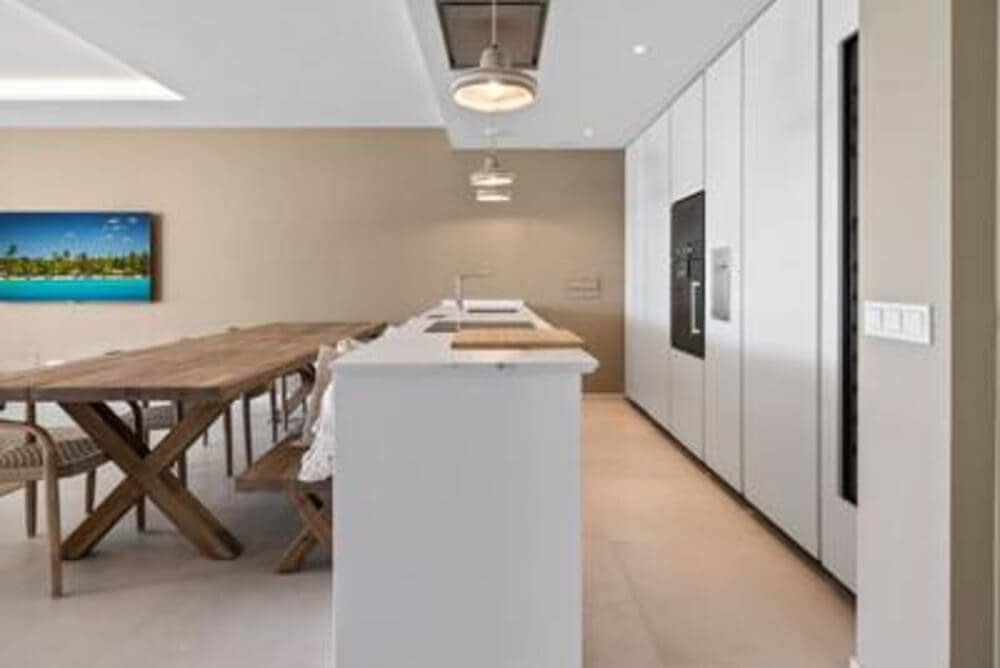 4 sovrum Lägenhet till salu i Nueva Andalucia med pool garage - 1 575 000 € (Ref: 7799588)