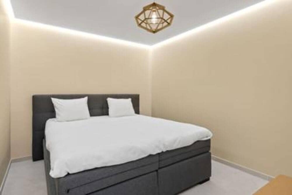 Apartamento de 4 habitaciones en Nueva Andalucia en venta con piscina garaje - 1.575.000 € (Ref: 7799588)