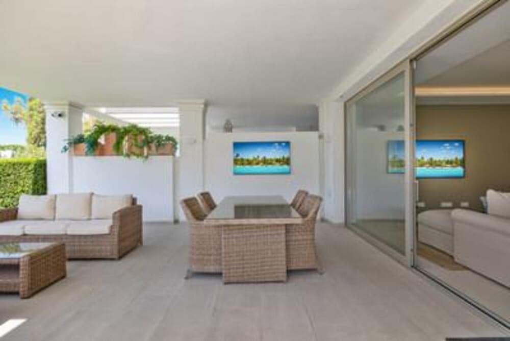 Apartamento de 4 habitaciones en Nueva Andalucia en venta con piscina garaje - 1.575.000 € (Ref: 7799588)