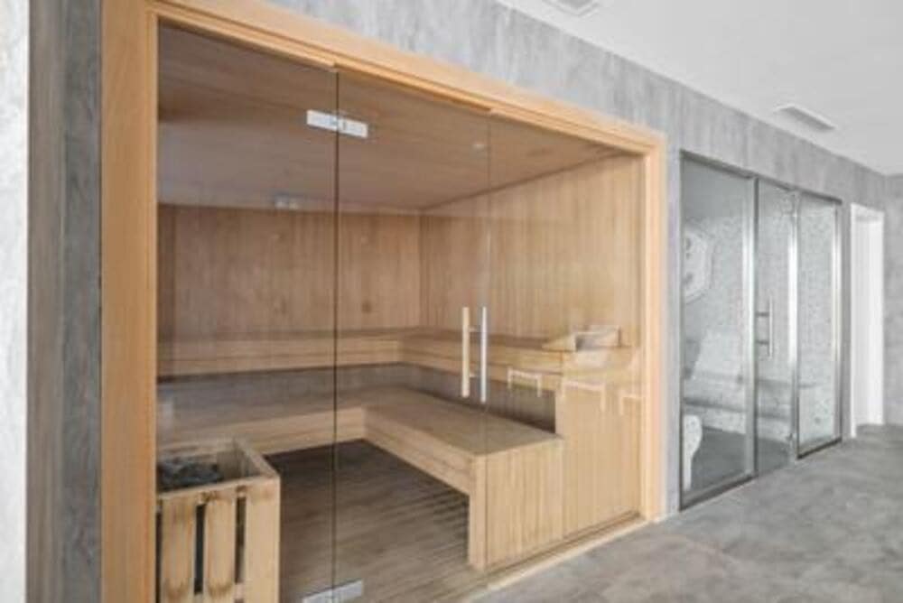 Apartamento de 4 habitaciones en Nueva Andalucia en venta con piscina garaje - 1.575.000 € (Ref: 7799588)