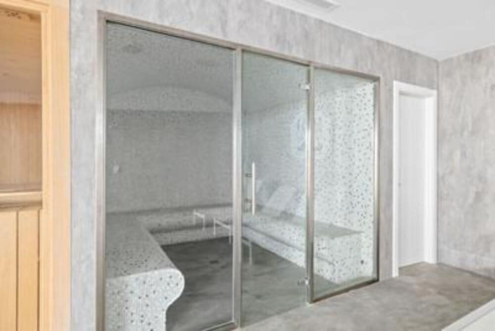 Apartamento de 4 habitaciones en Nueva Andalucia en venta con piscina garaje - 1.575.000 € (Ref: 7799588)