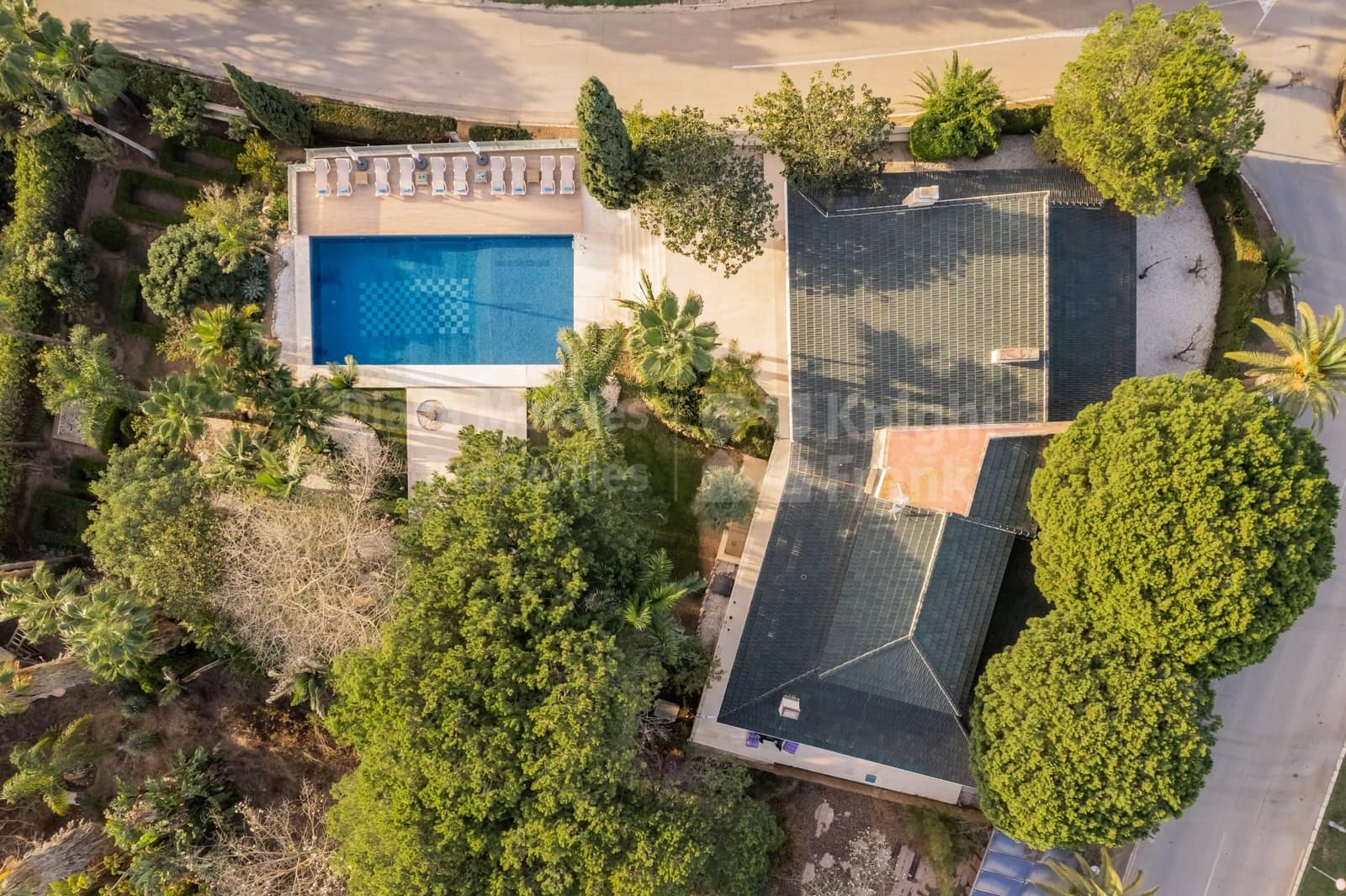 7 soverom Villa til salgs i Marbella med svømmebasseng garasje - € 2 750 000 (Ref: 7799596)