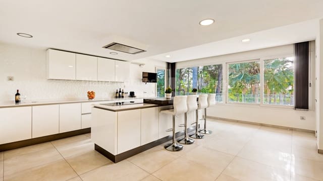 7 soverom Villa til salgs i Hacienda Las Chapas, Marbella med svømmebasseng garasje - € 2 750 000 (Ref: 7799596)