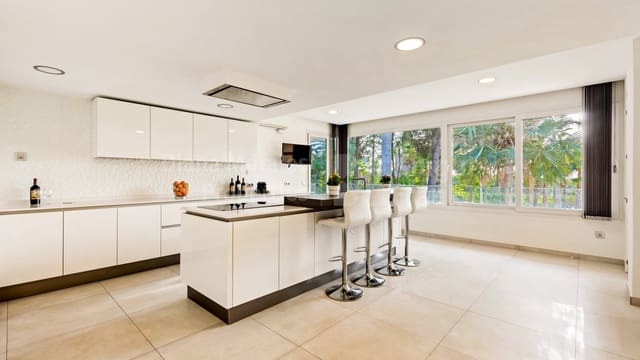 7 soverom Villa til salgs i Hacienda Las Chapas, Marbella med svømmebasseng garasje - € 2 750 000 (Ref: 7799596)