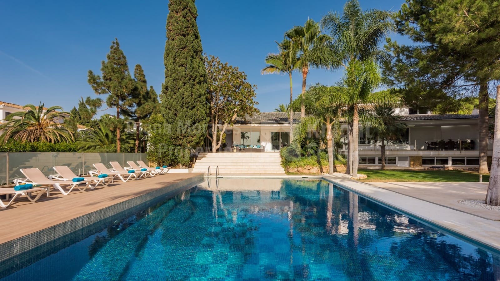 Chalet de 7 habitaciones en Marbella en venta con piscina garaje - 2.750.000 € (Ref: 7799596)