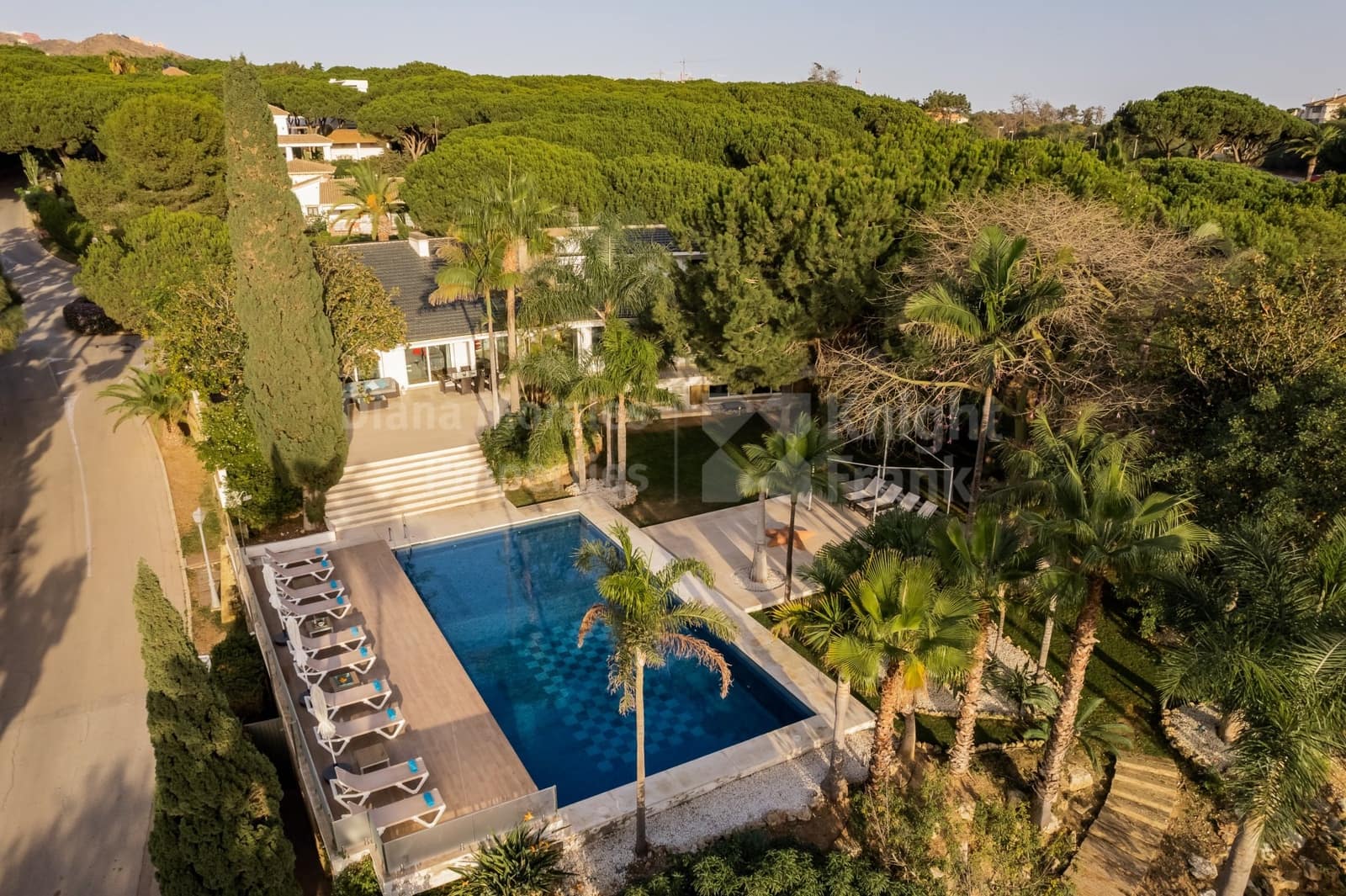 Chalet de 7 habitaciones en Marbella en venta con piscina garaje - 2.750.000 € (Ref: 7799596)