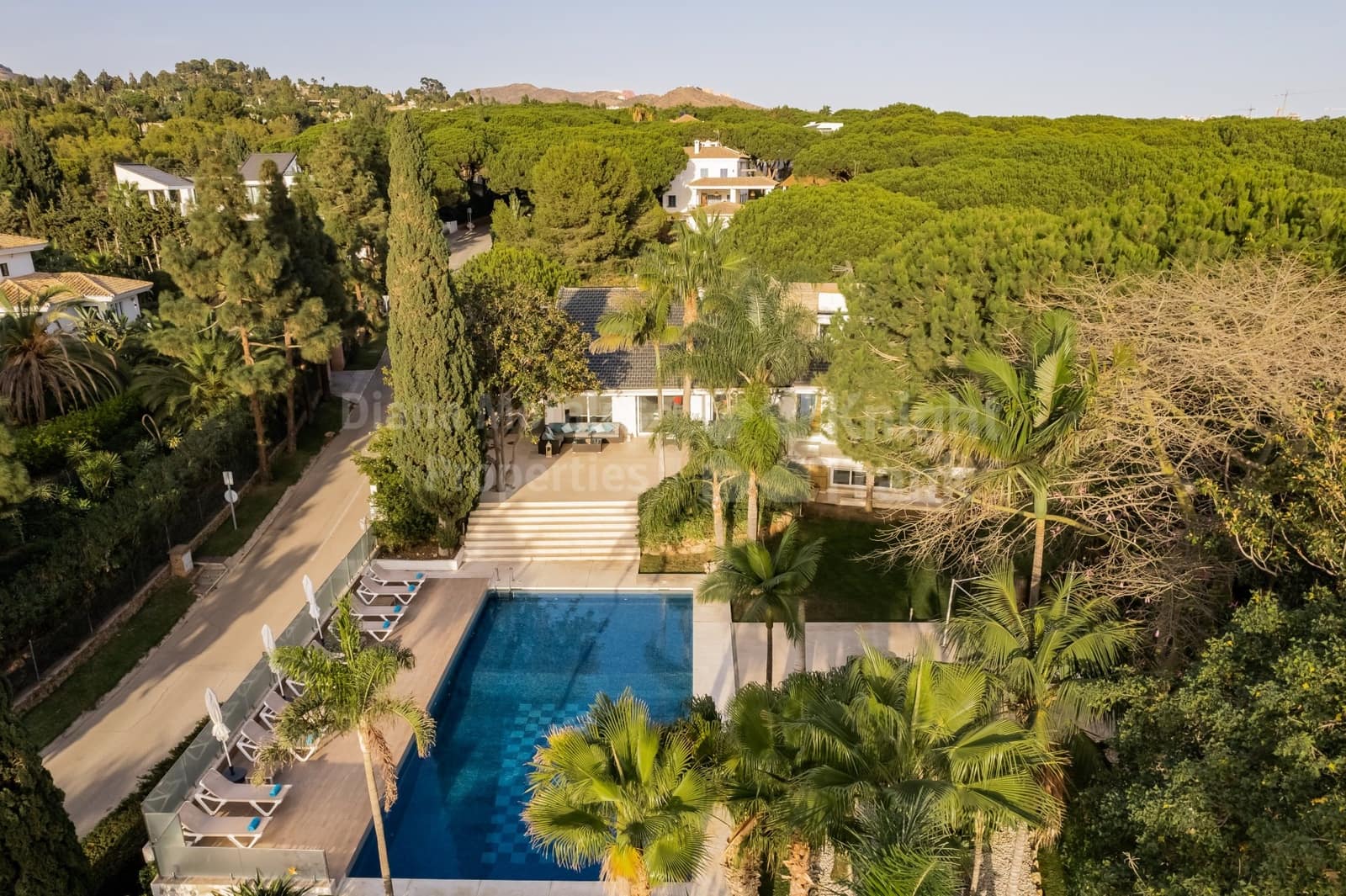 Chalet de 7 habitaciones en Marbella en venta con piscina garaje - 2.750.000 € (Ref: 7799596)