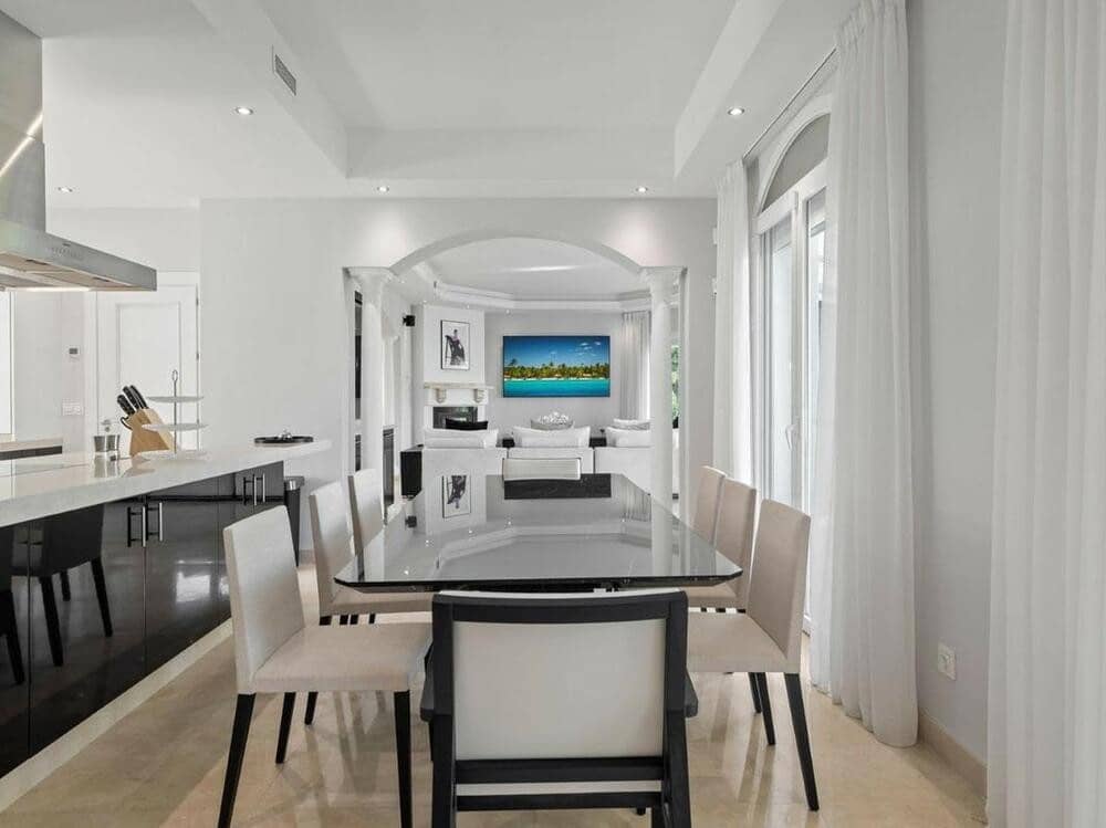 6 soverom Villa til salgs i Marbella med svømmebasseng garasje - € 3 100 000 (Ref: 7802582)
