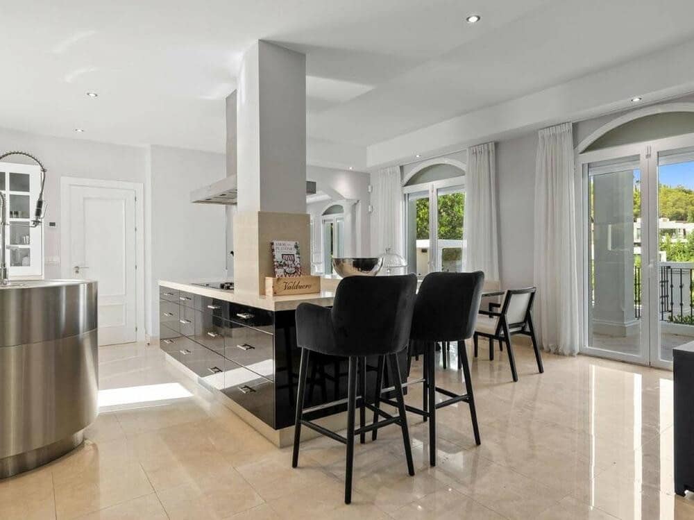6 soverom Villa til salgs i Marbella med svømmebasseng garasje - € 3 100 000 (Ref: 7802582)