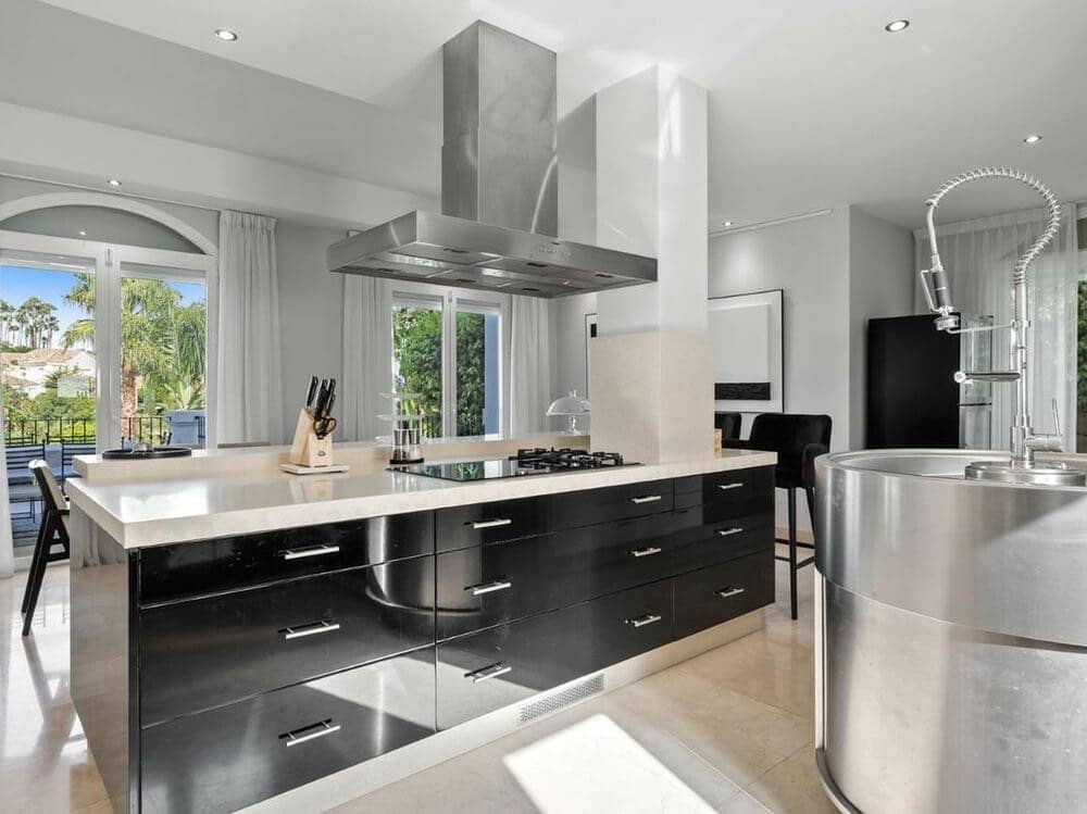 6 soverom Villa til salgs i Marbella med svømmebasseng garasje - € 3 100 000 (Ref: 7802582)