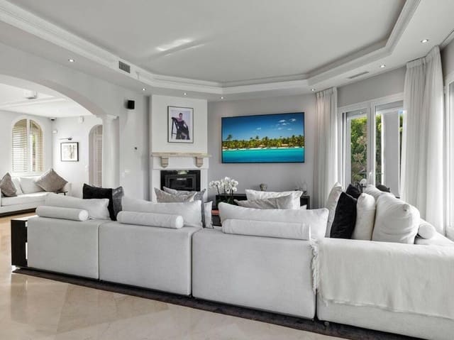 6 sypialnia Willa na sprzedaż w Los Naranjos, Marbella z basenem garażem - 3 100 000 € (Ref: 7802582)