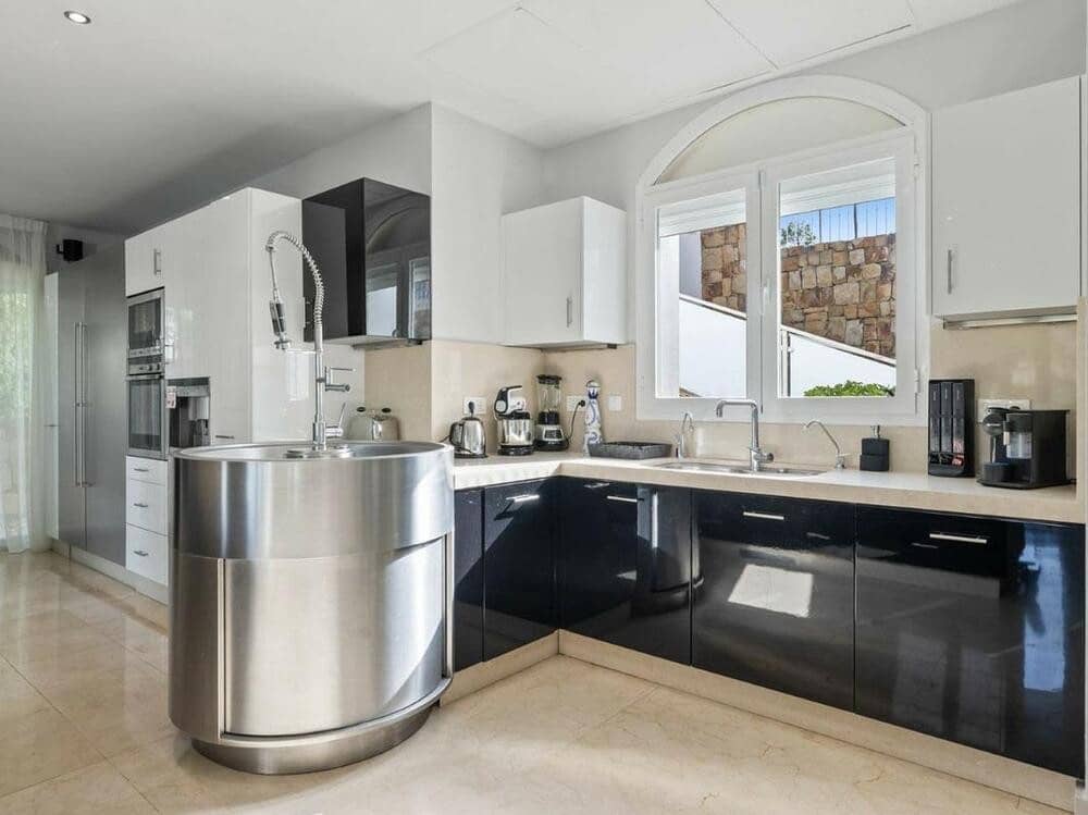 6 soverom Villa til salgs i Marbella med svømmebasseng garasje - € 3 100 000 (Ref: 7802582)