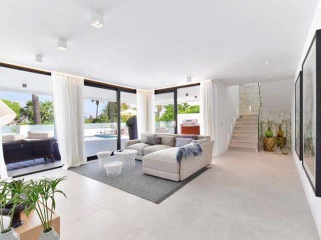 4 soveværelse Villa til leje i Las Brisas, Marbella med swimmingpool garage - € 15.000 (Ref: 7802583)