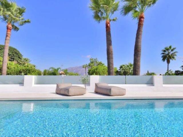 4 soveværelse Villa til leje i Las Brisas, Marbella med swimmingpool garage - € 15.000 (Ref: 7802583)