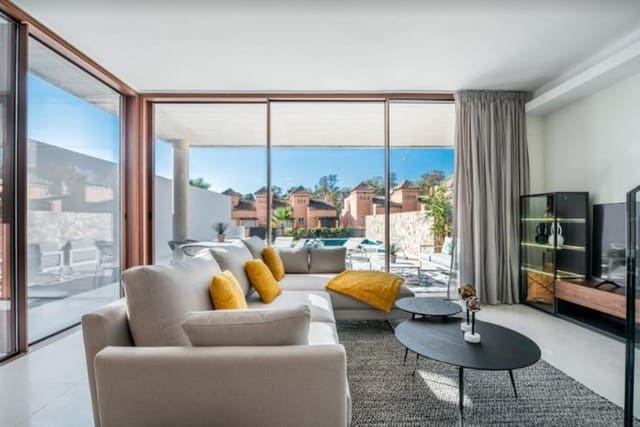 3 soverom Kjedet enebolig til salgs i Lomas De Marbella, Marbella med svømmebasseng garasje - € 1 990 000 (Ref: 7804548)