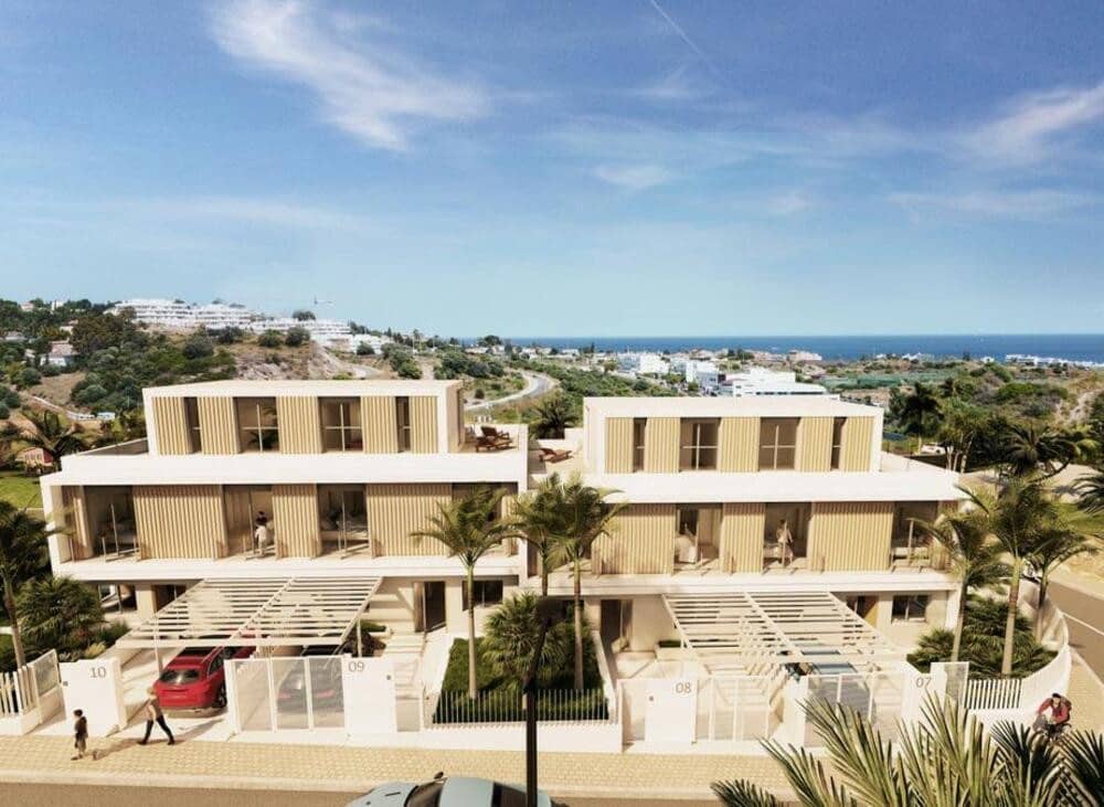 4 bedroom Villa for sale in Estepona with pool garage - € 730,000 (Ref: 7815378)