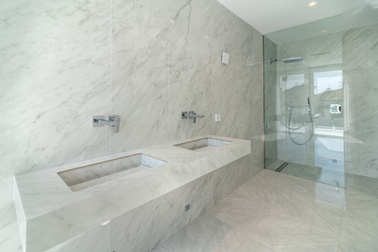 8 soveværelse Villa til salg i Nueva Andalucia med swimmingpool garage - € 7.900.000 (Ref: 7826734)