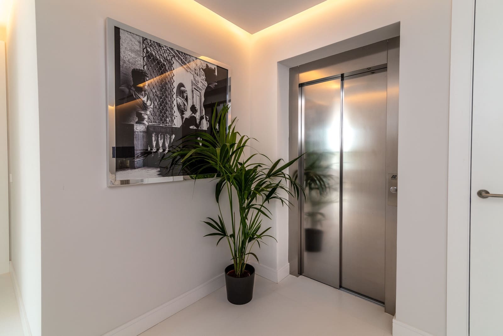 8 soveværelse Villa til salg i Nueva Andalucia med swimmingpool garage - € 7.900.000 (Ref: 7826734)