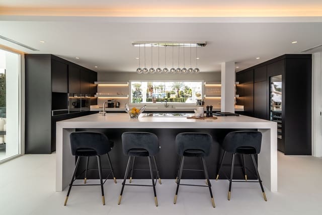 8 sypialnia Willa na sprzedaż w Nueva Andalucía Centro, Marbella z basenem garażem - 7 900 000 € (Ref: 7826734)