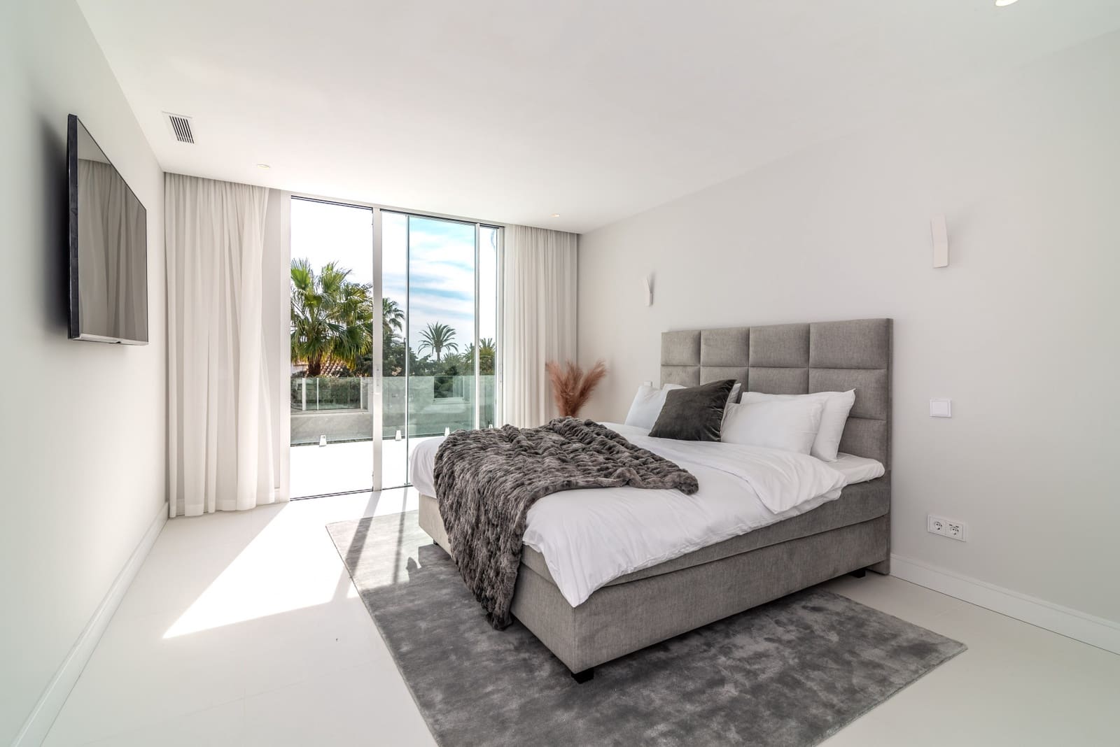 8 soveværelse Villa til salg i Nueva Andalucia med swimmingpool garage - € 7.900.000 (Ref: 7826734)