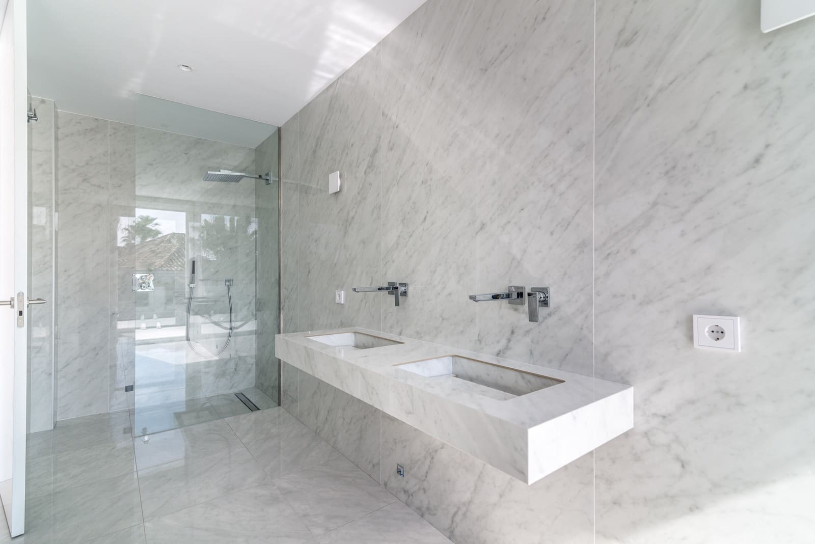 8 soveværelse Villa til salg i Nueva Andalucia med swimmingpool garage - € 7.900.000 (Ref: 7826734)