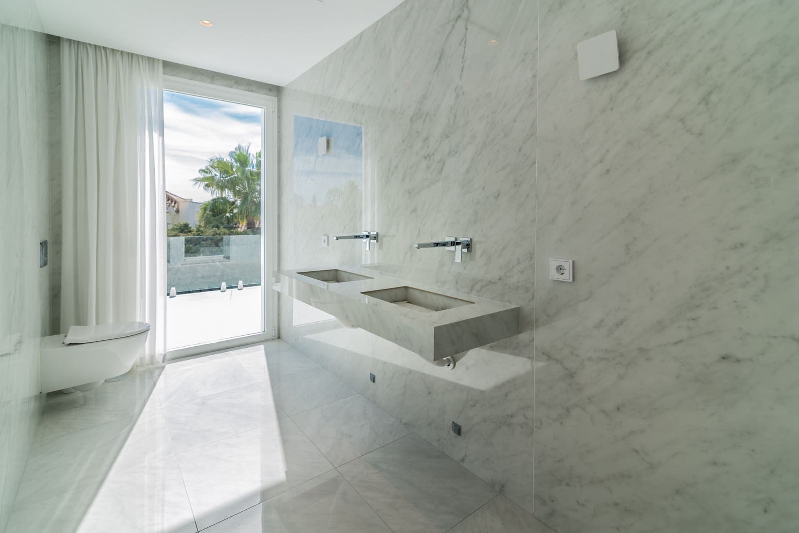 8 soveværelse Villa til salg i Nueva Andalucia med swimmingpool garage - € 7.900.000 (Ref: 7826734)