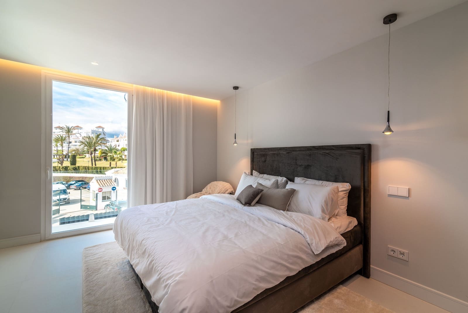 8 soveværelse Villa til salg i Nueva Andalucia med swimmingpool garage - € 7.900.000 (Ref: 7826734)