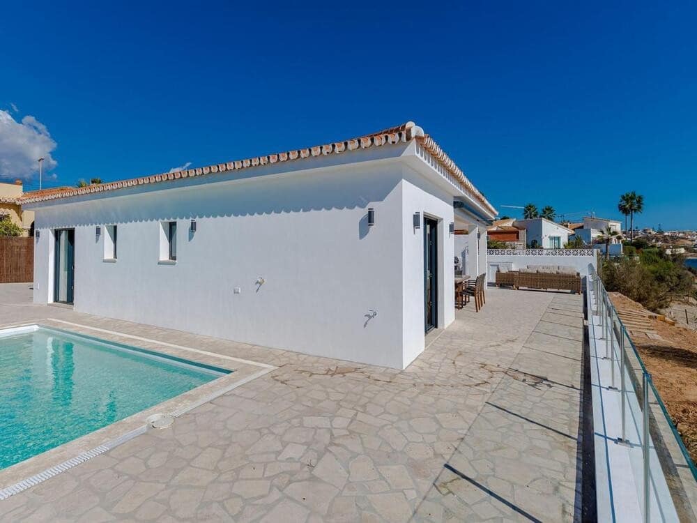 4 bedroom Villa for sale in Mijas Costa with pool garage - € 2,495,000 (Ref: 7830428)