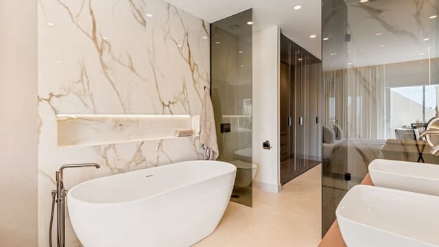 4 quarto Penthouse para venda em El Velerín, Estepona com piscina garagem - 1 895 000 € (Ref: 7839480)