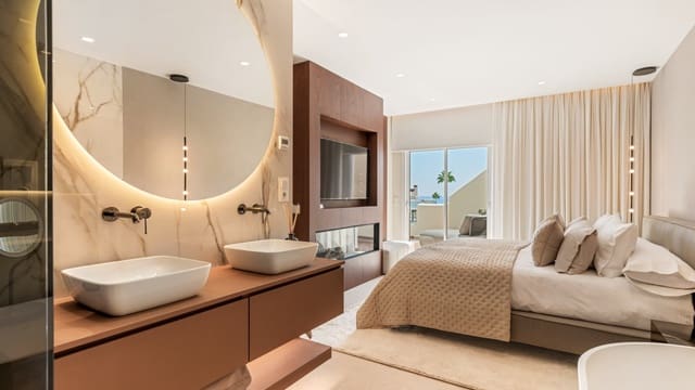 4 chambre Penthouse à vendre à El Velerín, Estepona avec piscine garage - 1 895 000 € (Ref: 7839480)